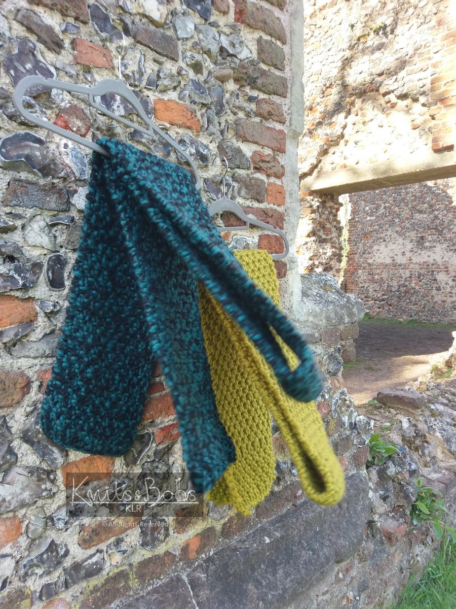 KnitsKLR's tweet photo. It's breezy out this morning! #knitsandbobsklr #sustainablefashion #handmadeknits #slowfashion #etsyseller #handmade #chunky #scarf https://t.co/fGKN7YAIaH