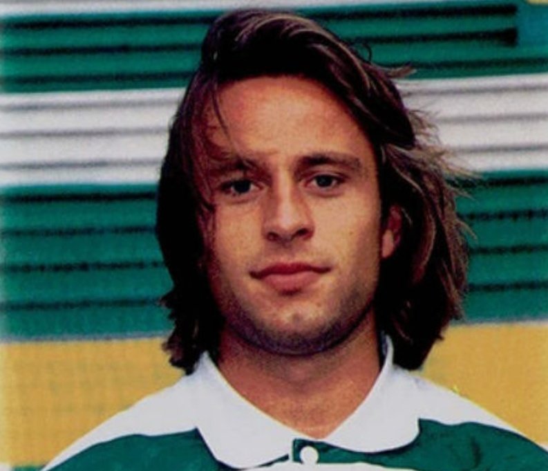 BOX_Sporting's tweet photo. Pedrosa
Neste dia em 1972 nascia Pedrosa, lateral esquerdo que chegou ao @Sporting_CP no Verão de 1994 vindo do Salgueiros, num negócio que também envolveu Ricardo Sá Pinto.
Realizou 46 jogos de Leão ao Peito tendo marcado 2 golos.
#BoxSporting #SportingCP https://t.co/fcPNHLd6ag