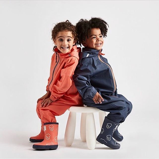 Feels like it’s rained forever...and will rain forevermore🌧 But at least it gives me an opportunity to remind you about the awesome rainwear I have in the shop👆🏼These stomper suits are oversized to fit over coats, with a zip that runs from the neck right down the leg so you …