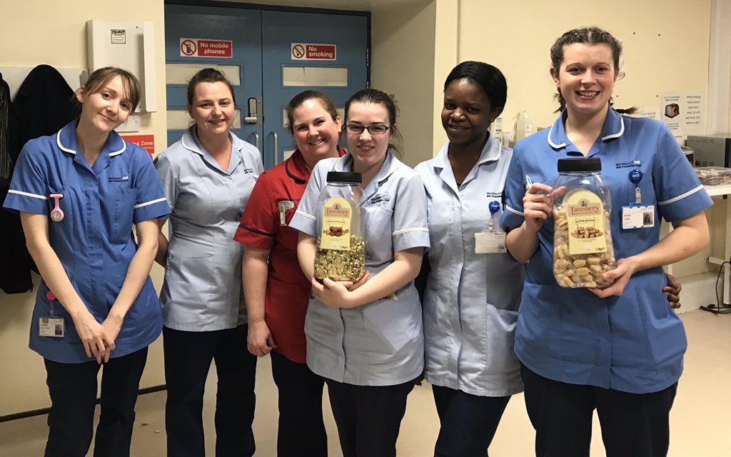 A1 is the SWEETEST ward today!! a lovely patients relative wanted to thank us with these 2 small tubs! 🍬🍬<a href="/GastroNW/">Wisam Jafar 💙</a> <a href="/StockportNHS/">Stockport NHS FT</a>