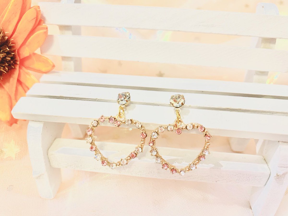 clazzymizzy's tweet photo. 《Shining Heart Earrings》- brighten your day!
https://t.co/vHiUcRs3kq

#present #adorable #gfriend #heart #pinky #2019 #summer #trendy #handmade #forher #easter #spring #diamond #pink #heartshape #earrings #yearofpig #jewellery https://t.co/BkNoFJ2Mz3