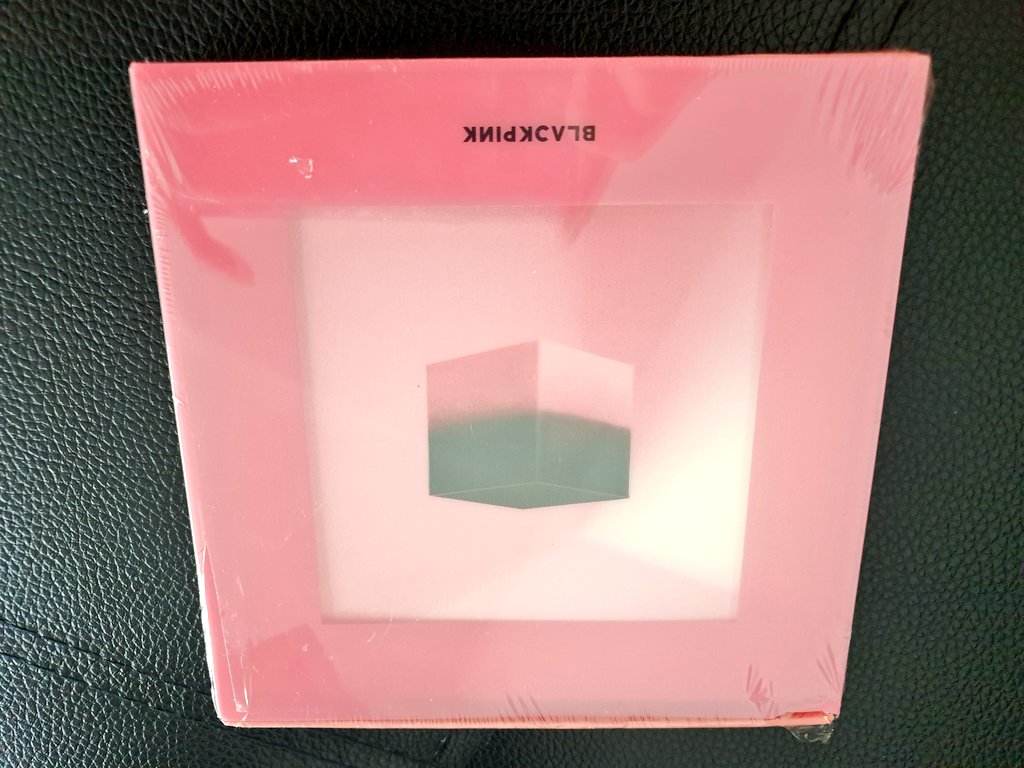 iLoveKpopShop's tweet photo. พร้อมส่ง อัลบั้ม #BLACKPINK #SQUARE_UP
-บั้มเปล่า ver. Black 300 บาท
-บั้มเต็มไม่แกะซีล ver. Pink 520 บาท มีชำรุดเล็กน้อยมุมขวาบน
ค่าส่ง 60/80 บาท
📲LINE @iLoveKpopShop
#ตลาดนัดblackpink #ตลาดนัดบพ https://t.co/R6RSgKnwpf