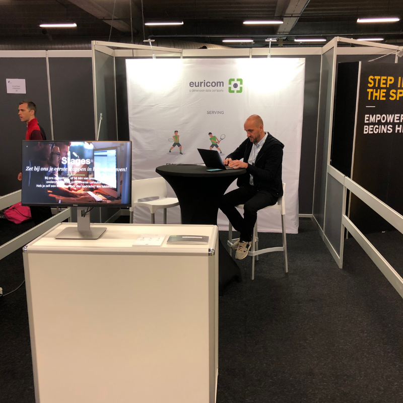 EuricomNV's tweet photo. ICT Studenten uit Antwerpen kunnen vandaag kennis met ons maken op de jobbeurs in Antwerp Expo, stand 98!
#euricom #kdg #ap #jobbeurs #antwerpen #reactbootcamp #stages #cleancoders #grensverleggers https://t.co/dwdTaqz6pd