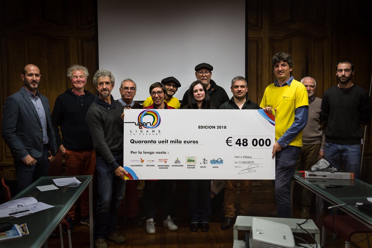 Ligamsligams's tweet photo. foto de la remesa deu chèc de 48 000 € a las 7 associacions https://t.co/pAwrab5o0O