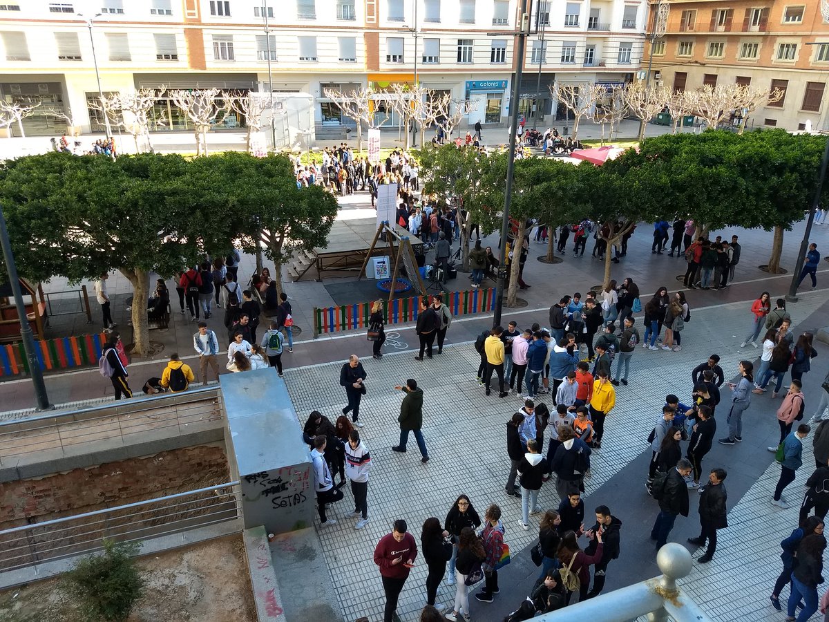 Encetem una nova Castellonada. 1.000 alumnes, edició 7. Anem, anem, #CSADA19 #WMCP10 #CsCEFIRE Tot un matí formatiu amb la ciutat com escenari i un protagonista: L'ALUMNAT