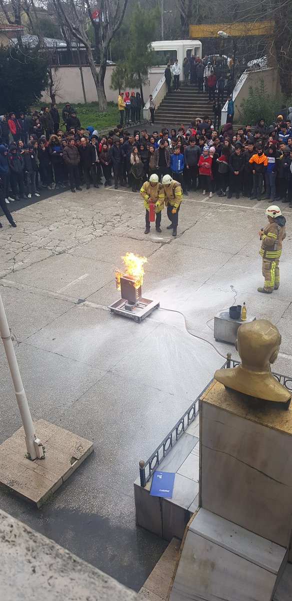 kadirgamtal's tweet photo. İstanbul Büyükşehir Belediyesi İtfaiye ekipleri tarafından okulumuzda yangın tatbikatı gerçekleştirildi. @FatihilceMEM https://t.co/6539S3sKTE