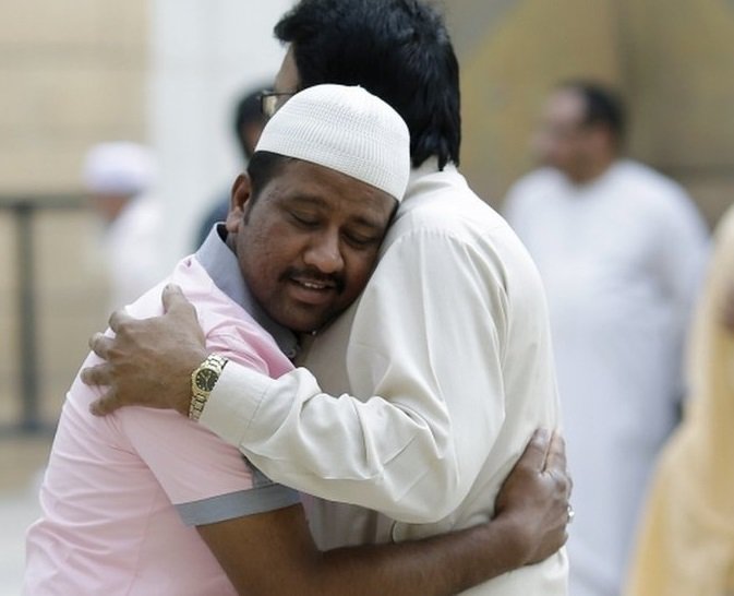 " عندما يُطعن الطيبون في قلوبهم، يتوعدون بالانتقام ..
وحين تأتيهم فرصة الانتقام .. تصرخ ضمائرهم : العفو عند المقدرة " (م) ..

#جماليات
#صباح_الاربعاء