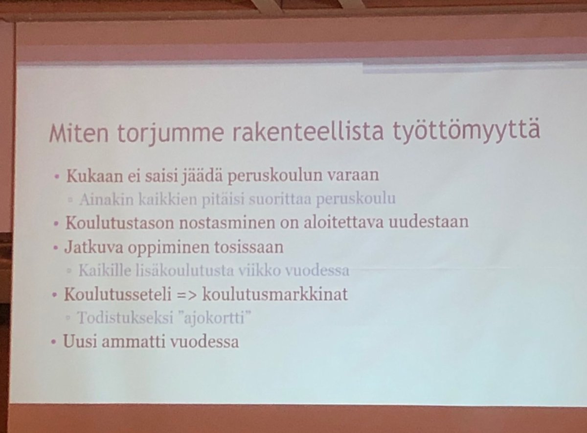 laurarissanen's tweet photo. Amkepäivillä @OsmoSoininvaara pohtii, miten torjumme rakenteellista työttömyyttä. Koulutetut tarvitsevat oppia, ei uutta koulutustaa! #jatkuvaoppiminen kunniaan. #amke2019 #amkepäivät #osaamisenpuolesta https://t.co/9r6KJ29fMV