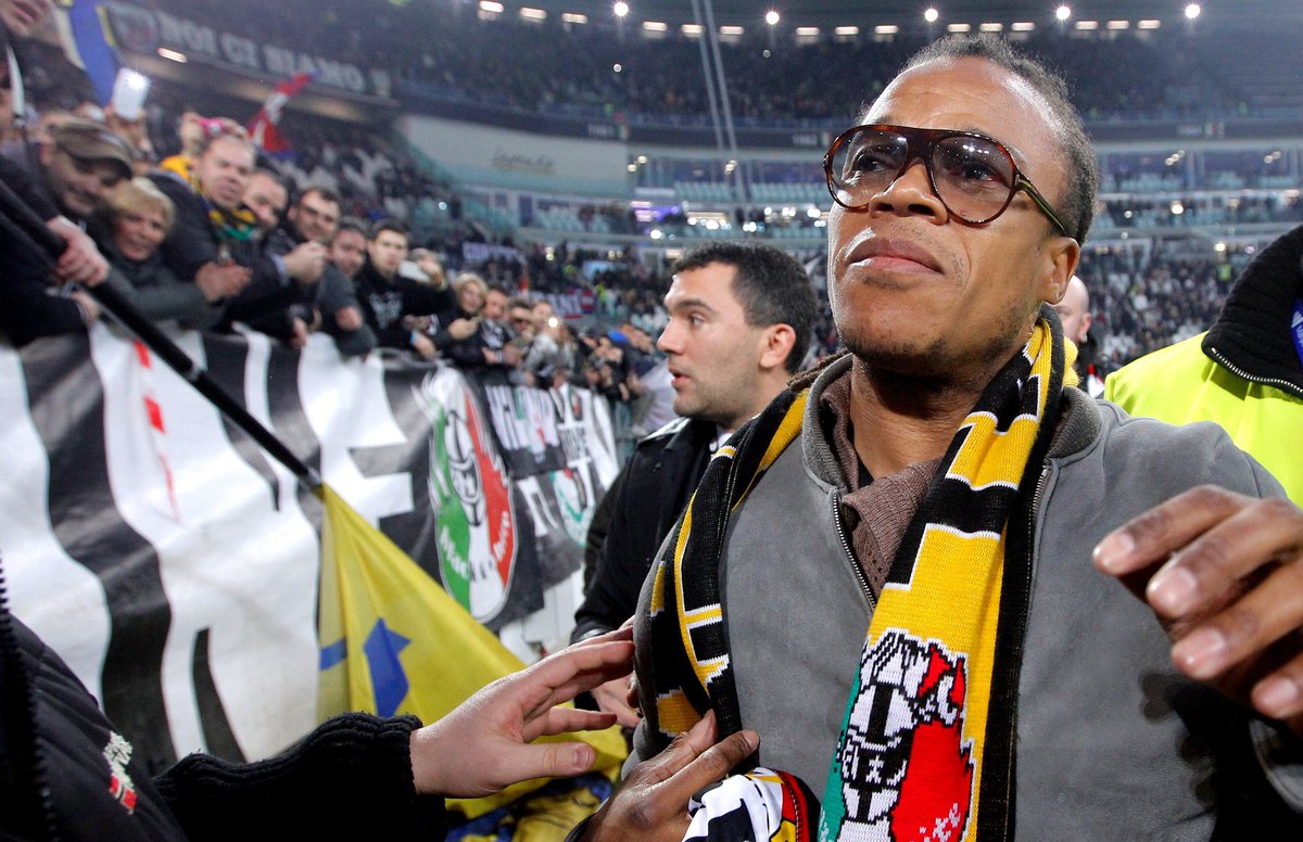 LorenzoPuliga's tweet photo. Happy Birthday #PitBull 🎂🥂 SEMPRE UNO DI NOI ! #finoallafine @esdavids #Juventus ⚪⚫⚪⚫ #ED26 👑 https://t.co/GjXVHtTuyj