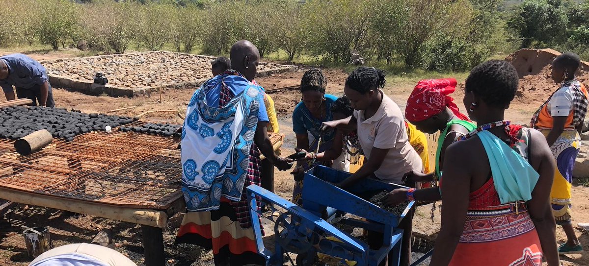 The women in Mararianta village #maasaimara #kenya produce charcoal briquettes of cow dong, leaves and water instead of cutting down trees. We in Karen Blixen Camp Trust are happy to support this great initiative.
#sdg15 #sdg1 #sdg13 

bit.ly/2O544hi