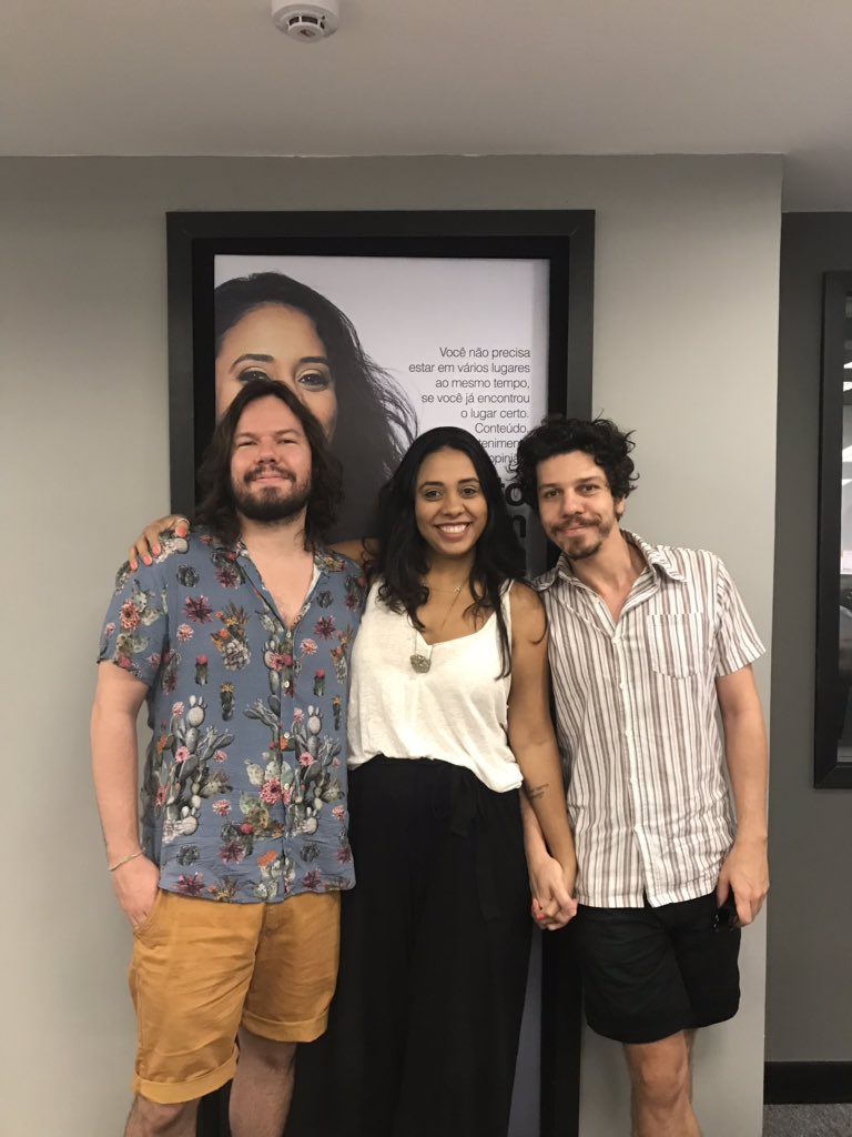 Vozes_daVez's tweet photo. Domingo tem FARO na @sparadiso e os convidados da @afabianepereira são os músicos #TeagoOliveira da @maglore e @helioflanders da @Vanguart 🎶 20h, ligue o radinho 📻 https://t.co/39XwFFlHNr
