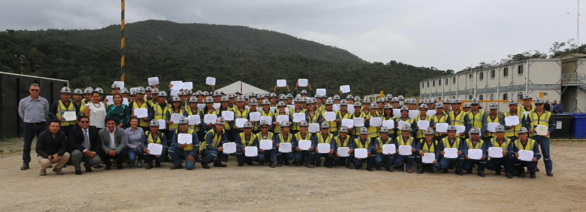 MinTrabajoEc's tweet photo. #MDTLoja | En #ZamoraChinchipe, en minera @LundinGoldEC, participamos de la incorporación de 111 estudiantes de parroquias Los Encuentros, Playón y Río Blanco, el primer grupo de Operadores de Mina y Planta de Procesos del país. #EcuadorTrabajaUnido

Director Regional - @andrsteb https://t.co/af1muSzmlo