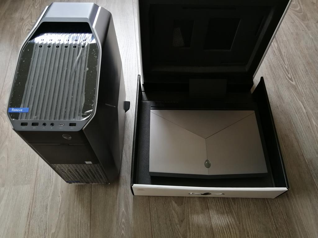 Jobbo_cs's tweet image. Received some awesome @FACEIT Prizes from @Alienware Thanks &amp;lt;3