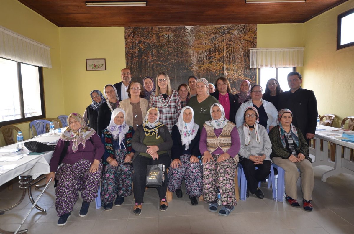 CeydaBC35's tweet photo. #Karaburun, Eğlenhoca Köyü’nün kadınlarının çabalarıyla kurulan Halk Eğitim Merkezi’ni ziyaret ettik.

Bu güzel köyümüzün güzelliklerini becerikli kadınlarımızın emekleri ve seçilmemiz halinde belediyemizin desteğiyle gün yüzüne çıkartacağız inşallah.
@ferhaneroglu35 https://t.co/gubpl9d4HU