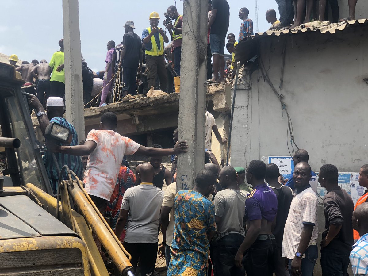 simply_Bryte's tweet photo. Really heartbroken  😨😱😱....

Three storey building with a school in it collapsed at Ita Faji junction in Lagos Island. Efforts are in progress to rescue victims still trapped in the rubble. 

News Source: @rrslagos767 &amp; @937RhythmFm
#lagosisland
#prayforlagosisland
#RhythmNews https://t.co/ZVRlK5MaKp