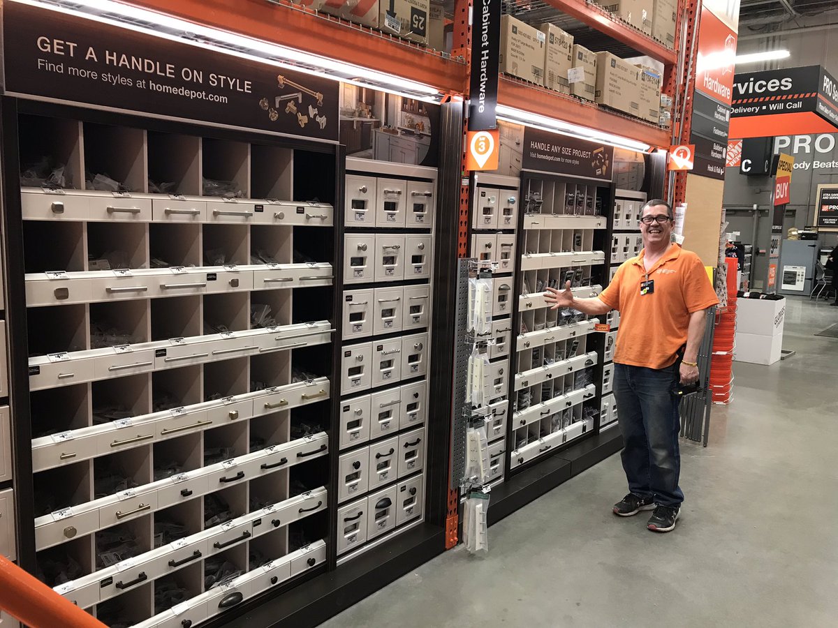 Jim from MET finalizing the new liberty hardware reset! #D75Ready4Spring <a href="/arossi6184/">Amy Rossi</a> <a href="/VicRangel2/">Vic Rangel</a> <a href="/villegaspk/">Pam Villegas</a> @Craehn