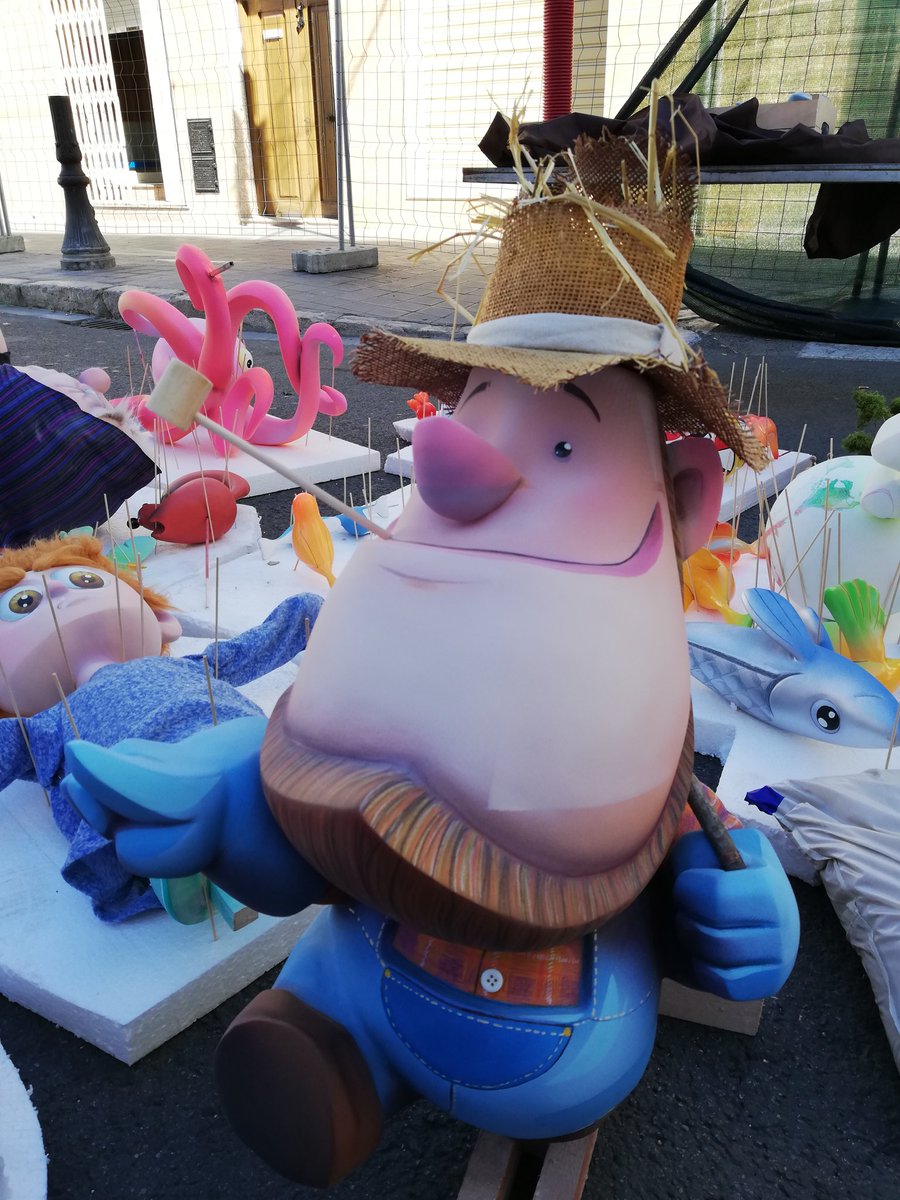 Mario Pérez té joietes com este ninot a la <a href="/FallaMalvarrosa/">Falla Malvarrosa</a> #Plantà19 #Falles2019 #falles #fallas #fallas2019