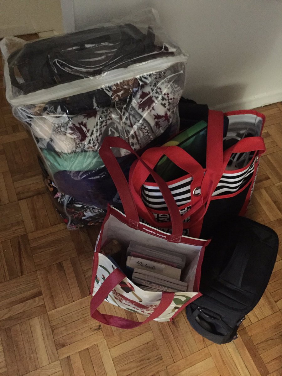 sydnee_xo's tweet image. Really need to invest in a good size travel bag for my clothes and the pile of nonsense I drag around with me 😝 DON’T JUDGE as I gave back the travel bags to my dad I’m using the next best thing. #packingnightmare