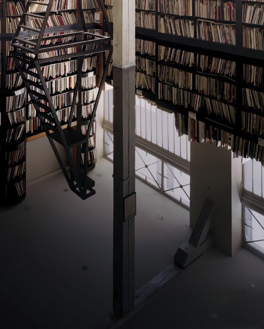 OTTOGallery's tweet photo. #PerBarclay, Rue Visconti 6, 2010, digital color photograph, cm 200x160
from the #currentexhibition Per Barclay Tramonto, until 10.04.2019 @OTTOGallery #bologna #contemporaryartgallery #books #oilroom #reflection https://t.co/fiVVIG8OX2