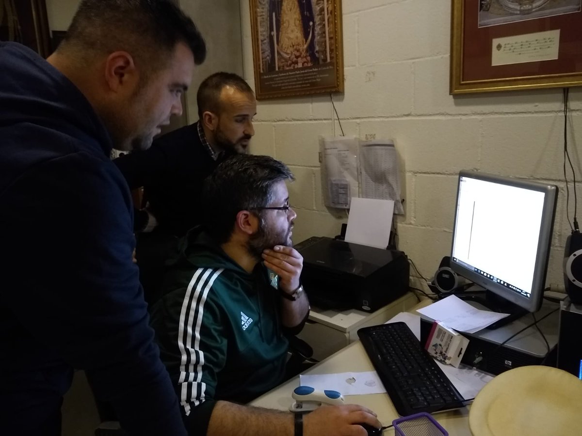 🎶⚓Ayer recibimos la visita de @mjgh120486 y <a href="/juanmafcarranza/">Juanma Fernández</a> que junto a nuestro director músical <a href="/FranGarrido1987/">Francisco Garrido</a> matizaron antes de su estreno su marcha "La Merced" dedicada a nuestra querida <a href="/HdadJudios/">Hermandad de los Judíos</a> que será estrenada el próximo día 16. 
#SomosGranPoder #LaMerced