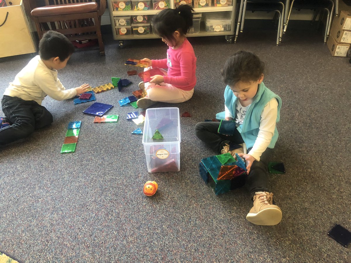 StefShef's tweet photo. Wow! @FrumkinSarah’s class is using the new #makermodules to make leprechaun traps in the @WestbrookD34 LRC! #thankyougef #d34makers @District34EC https://t.co/ejVuHwlhnV