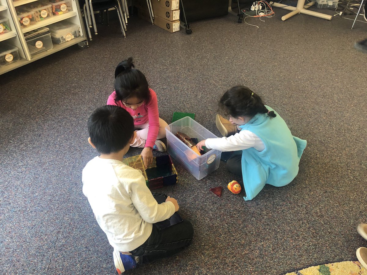 StefShef's tweet photo. Wow! @FrumkinSarah’s class is using the new #makermodules to make leprechaun traps in the @WestbrookD34 LRC! #thankyougef #d34makers @District34EC https://t.co/ejVuHwlhnV