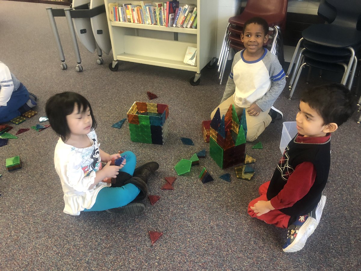 StefShef's tweet photo. Wow! @FrumkinSarah’s class is using the new #makermodules to make leprechaun traps in the @WestbrookD34 LRC! #thankyougef #d34makers @District34EC https://t.co/ejVuHwlhnV