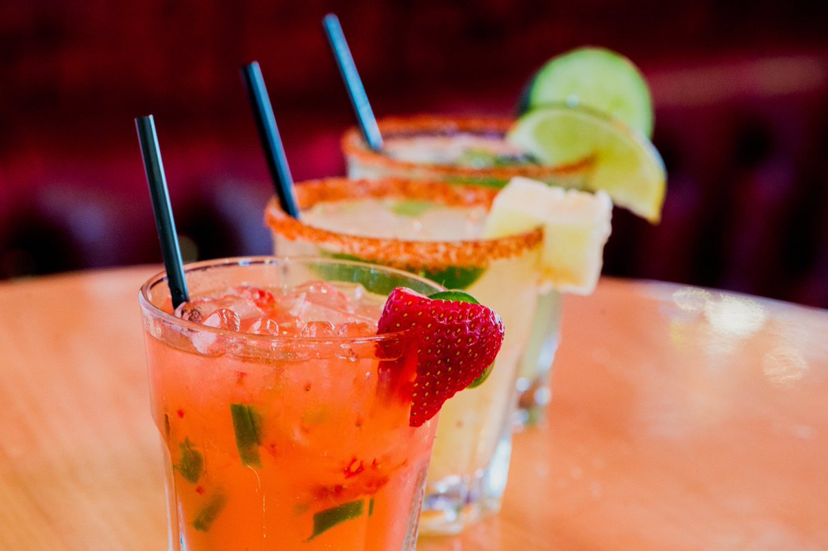 mi_casa_mex's tweet photo. When you can’t decide? 🍹 🤩
#17thStreetEats #costamesa #micasamoments #drinks #BestOfOC #mexicanfood #eatOC #margarita https://t.co/Wz6h27HGPM