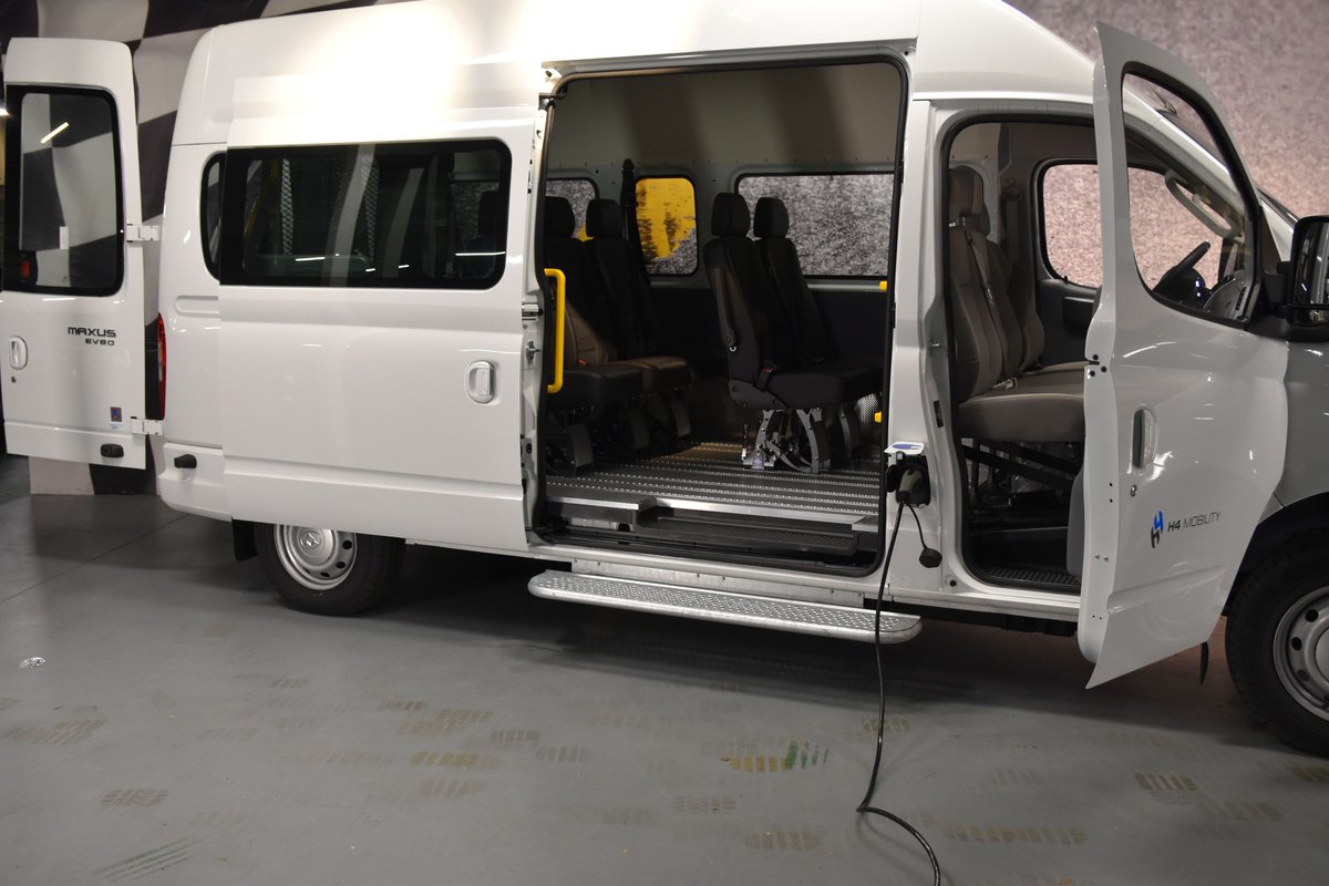 De H4 Groep komt als eerste in Nederland met een 100% elektrische 9 persoons bus en een 100% elektrische rolstoelbus, geschikt voor B-rijbewijs. De bus biedt plek aan vier rolstoelen en is bij uitstek geschikt voor binnenstedelijk vervoer. h4lease.nl/100-elektrisch…