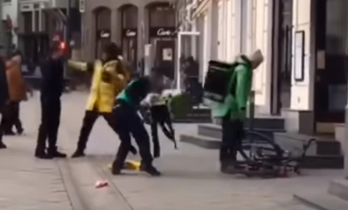 мигранты в москве напали. в москве было нападение. беспилотник над кремлем. в москве было нападение. в москве было нападение.