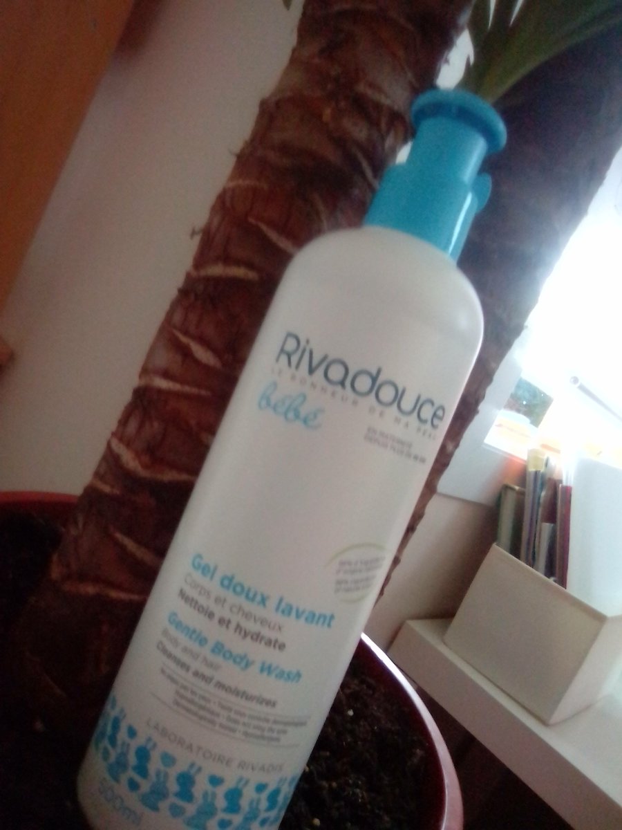 maviemesenfant3's tweet photo. Ce matin jai reçu ce magnifique coffret @rivadoucebebe <3
Mes 3 Loulous vont testés ce soins lavant douche corps et cheveux !!
Leurs peaux est si sèches que ce gel lavant va hydraté tendrement leurs douce peau <3
#parentsexperts #rivadoucebebe #douceur #bebe #peaudouce https://t.co/GNpWkD9YmJ