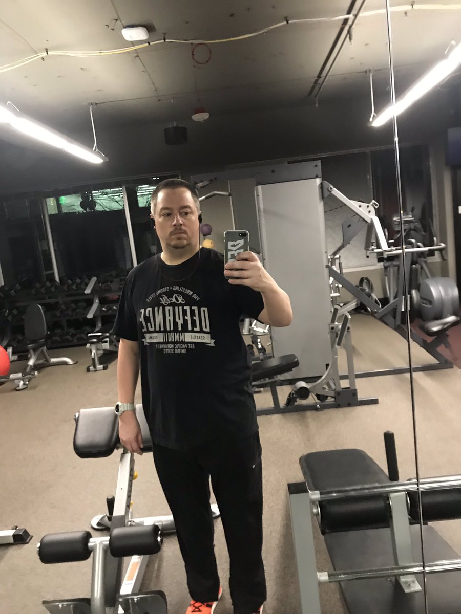 JoeIsDaDude's tweet photo. It’s 3am and already hitting the gym for a workout 🏋️♀️ before my 5:15am shift. Today shirt of choice repping @defyNW 🤼♀️ #WorkoutTime #205feelsgreat #KeepFit #CardioBeast #SlimDownJoe https://t.co/1anOPpJt2e