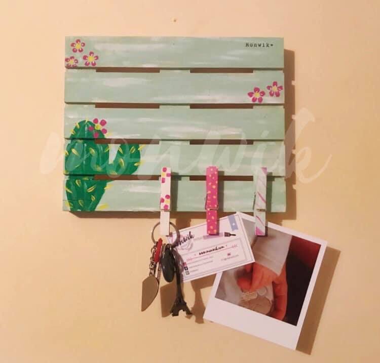 monwikstore's tweet photo. https://t.co/LKD6e1nl2k ~#MinipaletDecorativo #PintadoAMano. Genial xra saber dónde dejas las llaves, colgar tus notas import. o tus fotos+especiales🥰
#Monwik #MonwikStore #Decoración #Accesorios #HechoAMano #ATuGusto #Único #Diferente #Original #Boda #Bautizo #Comunión #Regalo https://t.co/bKGs3enS86
