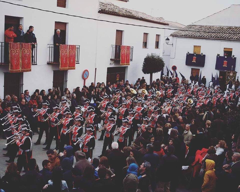 GJoven_Santiago's tweet photo. Compartimos con vosotros unas imágenes de una de las formaciones musicales que estará con nosotros el 17 de marzo en nuestro VIII Certamen de Marchas Procesionales Ntro. Padre Jesús del Rescate.
@AMColumnaBaeza 
Si aún no tienes tú entrada ponte en contacto con nosotros #4Días 🎼 https://t.co/2hejzVVGqd