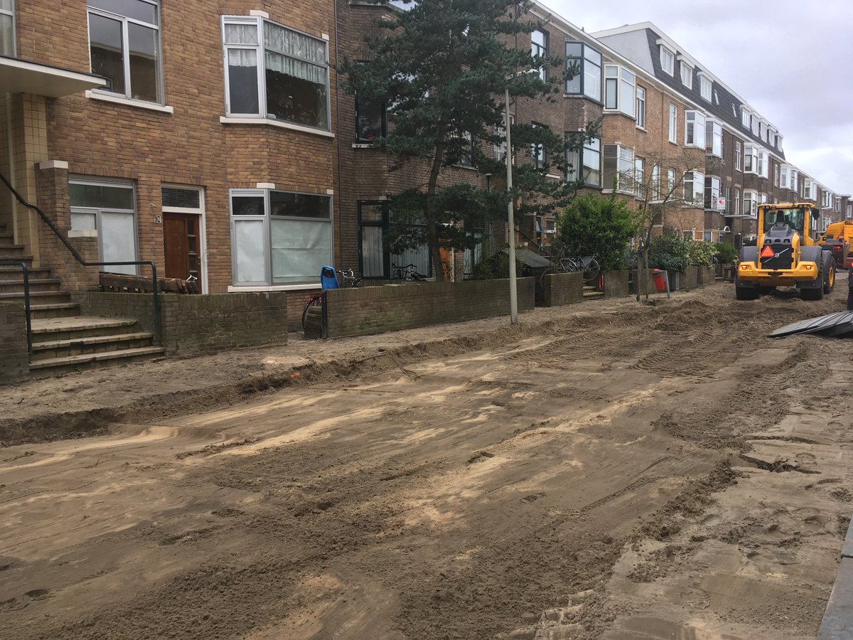 Bezuidenhout-Oost krijgt een opknapbeurt!👷‍♂️👷‍♀️

Om dat te realiseren zijn de eerste werkzaamheden voor fase 2b gestart in de Van Reesstraat. Kijk voor meer infor matie op 👇denhaag.nl/nl/in-de-stad/…