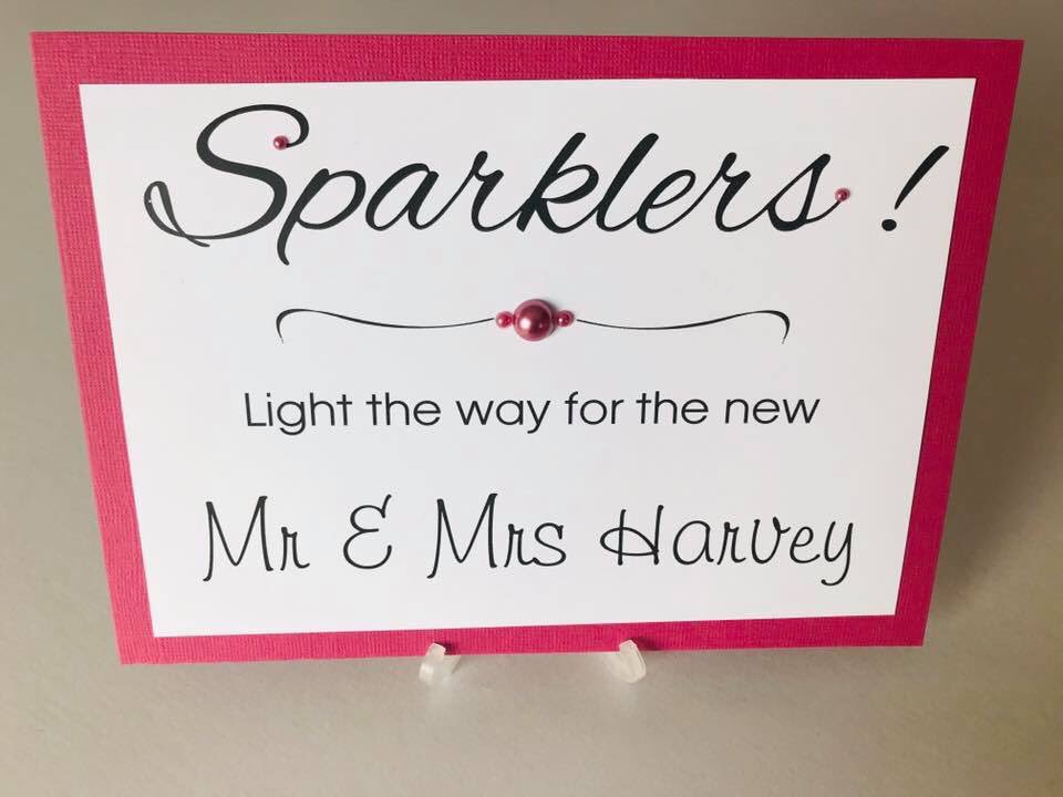 StationeryAngel's tweet image. Sparking the way with our table top signs to coordinate with all your stationery and fully personalised using premium products and handmade with love 💕 
#sparklerweddingsign #emeraldgreen #Raspberrypink #weddingtablesigns
#handmadestationery