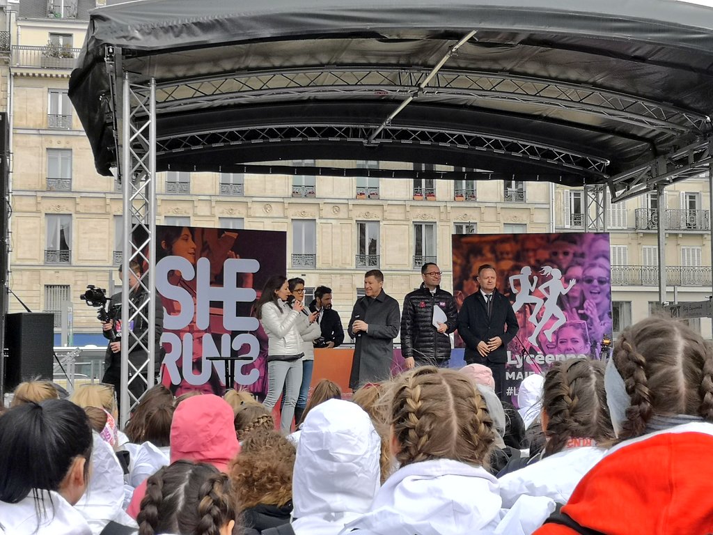 UEFrance's tweet photo. Yves Le Lostecque, @EuSport : "La Commission et l'UE 🇪🇺 partagent les valeurs portées par #SheRuns :

♂️♀️ égalité des sexes
🤝 coopération et amitié entre les peuples 
🎓🏃‍♀️ éducation &amp; santé par le sport" https://t.co/AC6jDXdVQk