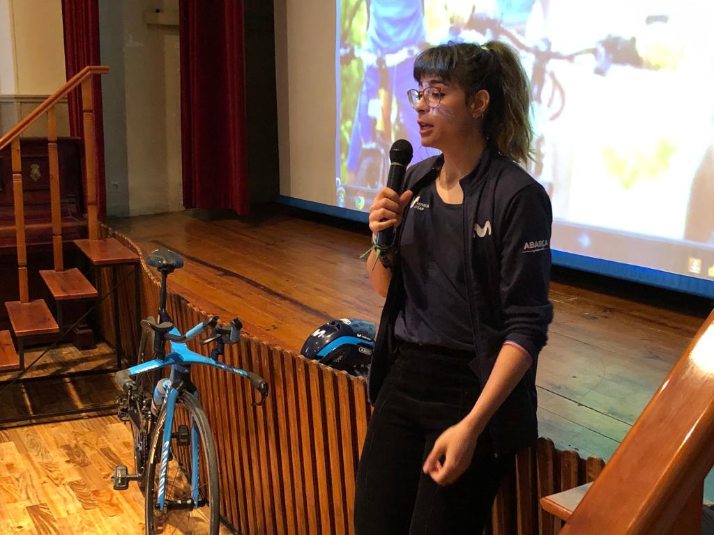 ciamarialog's tweet photo. El programa SERDeportivos de la Cadena SER @RadioRioja, con la ciclista riojana Sheyla Gutiérrez @Sheyarcoiris como invitada, hoy se graba en nuestro salón de actos. #laEnseñanzaquequieres https://t.co/LVAzNOUtdp