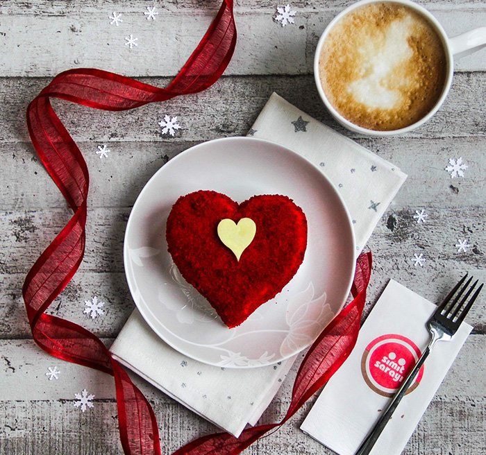 SimitSarayi_UK's tweet photo. What's not to love? Our love heart cake #bakedwithlove ❤️

#caketime #sweettreat https://t.co/CO24WDfJPS