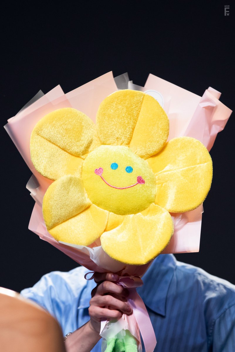 너의 오늘을 축하해. 그리고 앞으로를 더욱 응원해. 1위 너무 너무 축하하고 또 많이 많이 사랑해♡

#하성운
#BIRD1stWIN