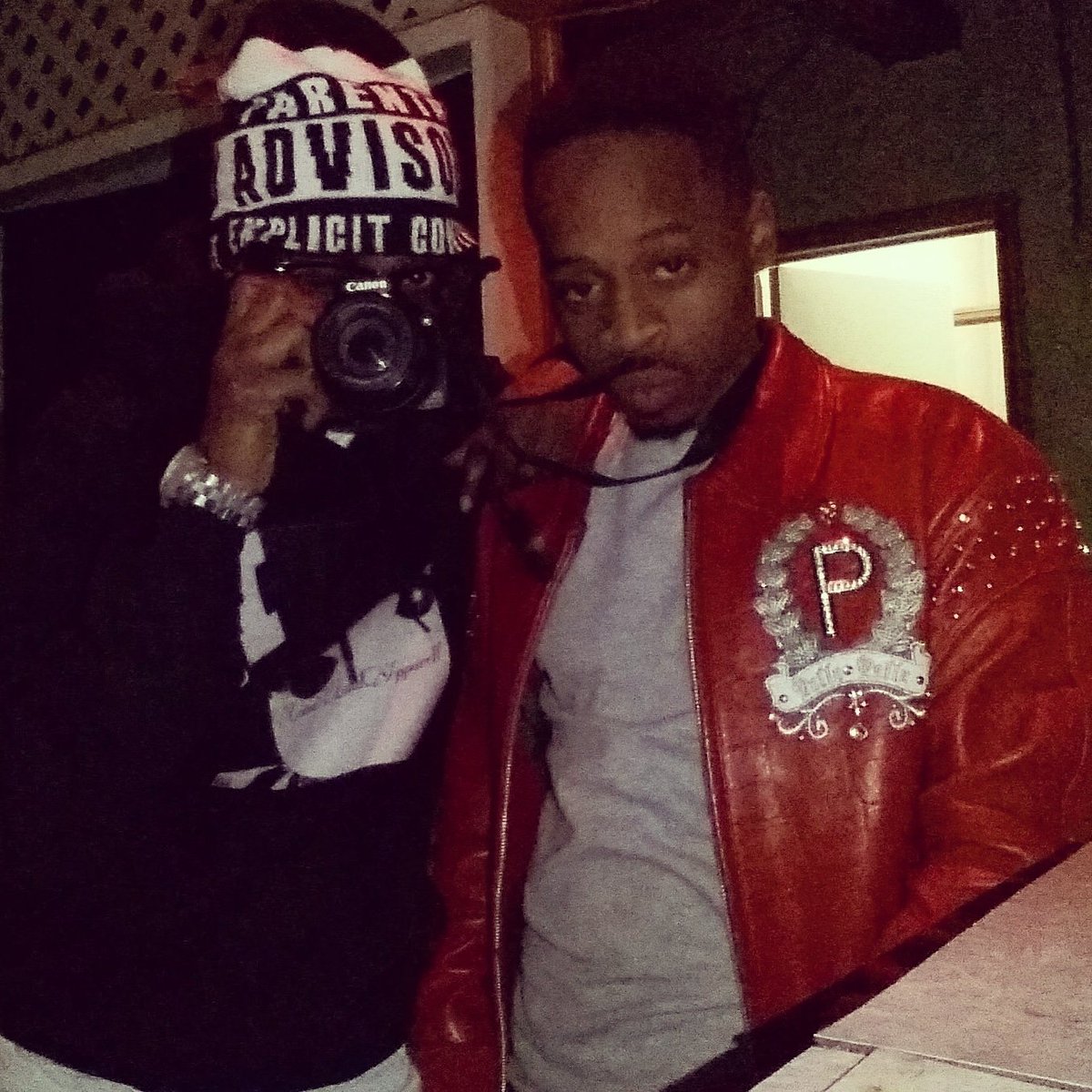 Tyeleez's tweet photo. They say a picture worth a 1000 words (snapshot) 📸 Say cheese mf!
Good Hood-Usa Mornin Amerika😎
#ceolyfestyle #tyedaceo🔥🔥 #inkdaddy #cartiercory #personalcameraman #grindhardgrindharder #flickhereflickthereflickwhere #saycheesemf https://t.co/lrRvd5b6hg