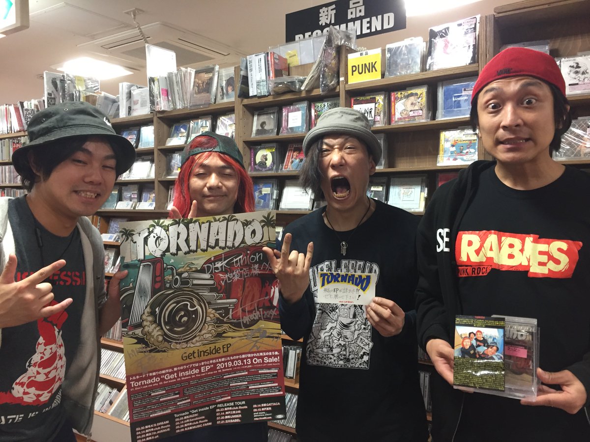 diskunionBUKURO's tweet image. 🦉池袋店🦉
激愛メロディックのパイオニア💥TORNADO様💥
本日ご来店頂きました🤗🤗🤗
ポップとポスターにサインも頂きました🖍️🖋️🖍️🖋️
本日発売の胸アツなEPは店頭残り僅かとなっております🔥🔥
お早めにお求め下さいませ🚀
diskunion.net/portal/ct/deta…　#TORNADE #GETINSIDE