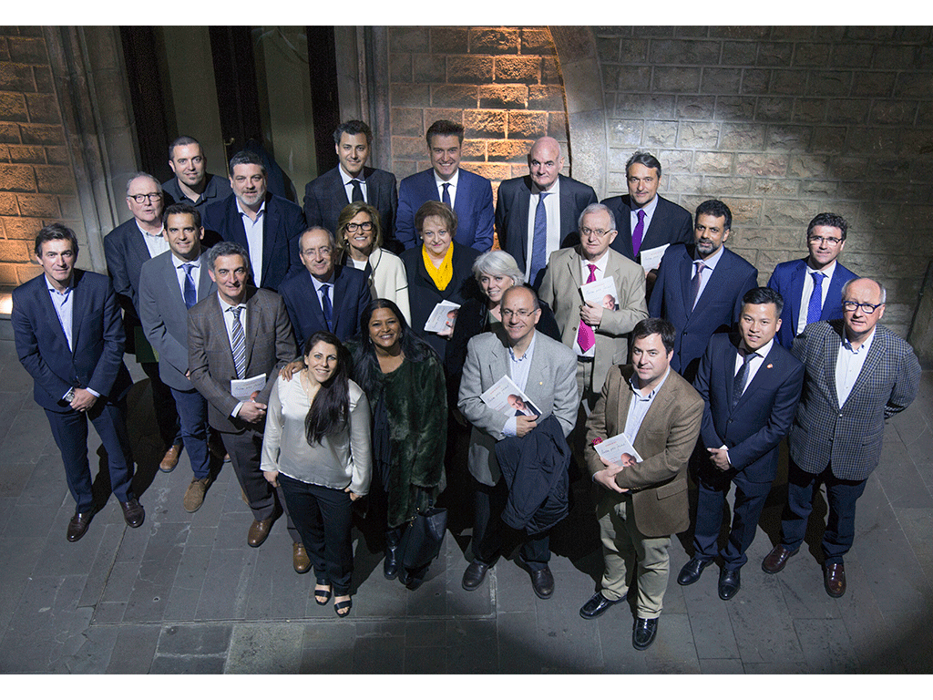 A les eleccions de la Cambra voten prop de 400.000 empreses i autònoms. Des de la Candidatura volem promoure la seva participació per escollir els representants de cada sector. 
Vols saber a qui pots votar? Accedeix a anemperfeina2019.com/comprova-ho-aq… #eleccionscambra