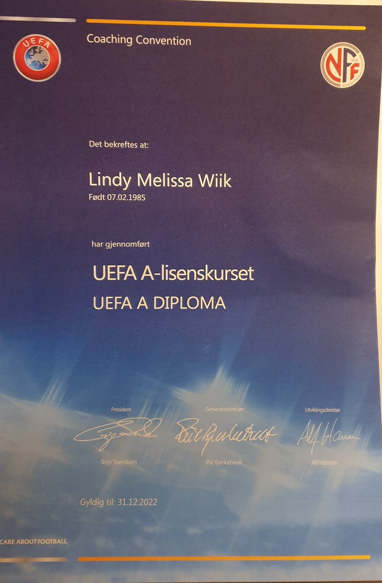 Proud of my UEFA-A license. Håper flere kvinner gjør det samme. Det trenger vi ⚽️👍😀 #UEFAA #kvinnefotball