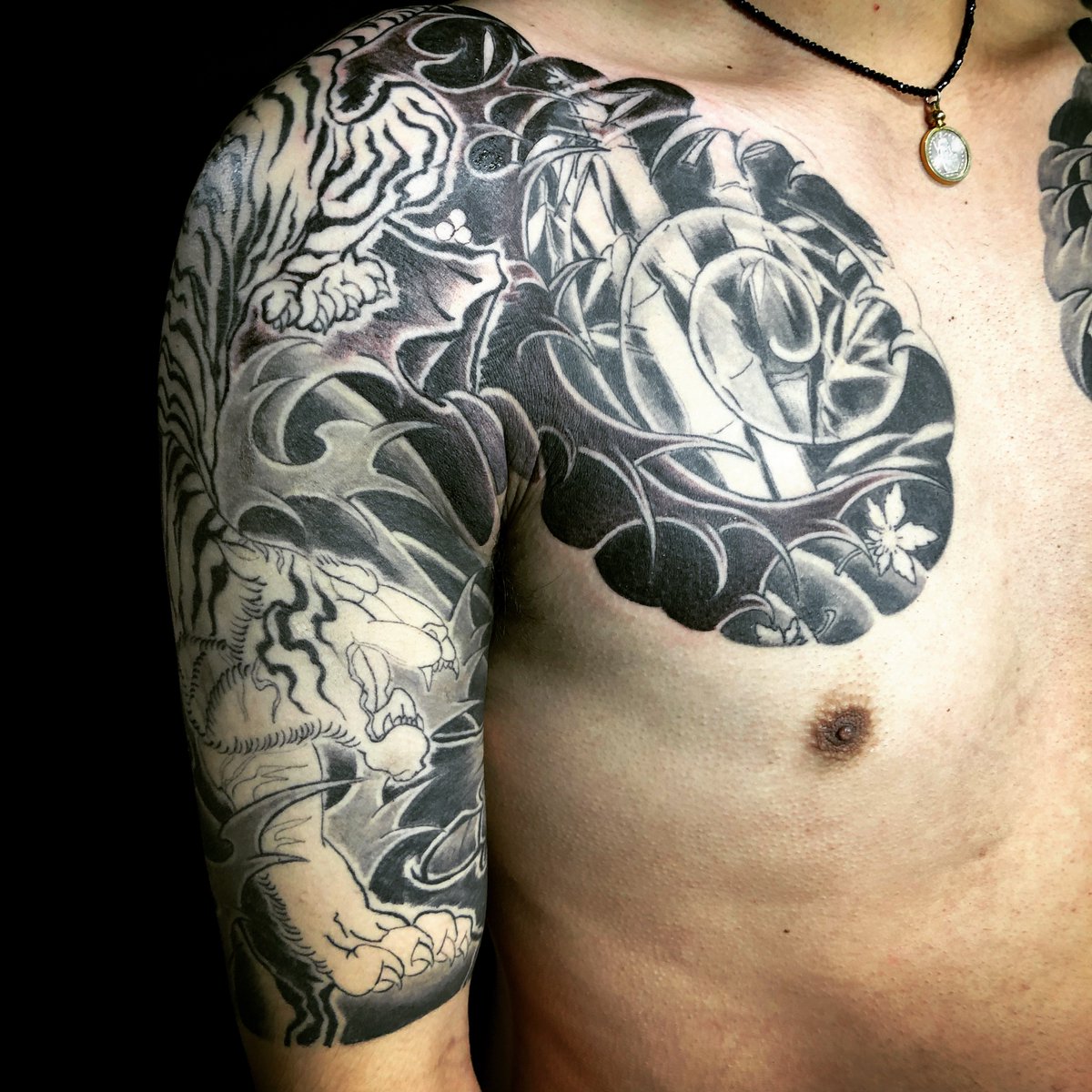 Twitter पर 千葉刺青 幕張 フリーズタトゥー 竹藪から虎 続き物 T Co Vkcrqn7ltt 千葉県のtattooスタジオはフリーズタトゥー 千葉県タトゥー 千葉タトゥー 千葉刺青 和彫り 千葉彫師 千葉タトゥーショップ 千葉タトゥースタジオ 入れ墨 Twitter पर 千葉刺青 幕張 フリーズタトゥー 竹藪から虎 続き物 T Co Vkcrqn7ltt 千葉県のtattooスタジオはフリーズタトゥー 千葉県タトゥー 千葉タトゥー 千葉刺青 和彫り 千葉彫師 千葉タトゥーショップ 千葉タトゥースタジオ 入れ墨