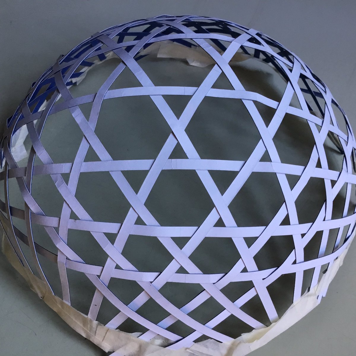 alisonmartin57's tweet photo. Comparing #surfacegeometry #basketweaving patterns on predefined target surface. Beam grids for nearly hemispherical #gridshells
Meshes with / without #singularities, edge constraint, distortions https://t.co/xfTXjoXqeB