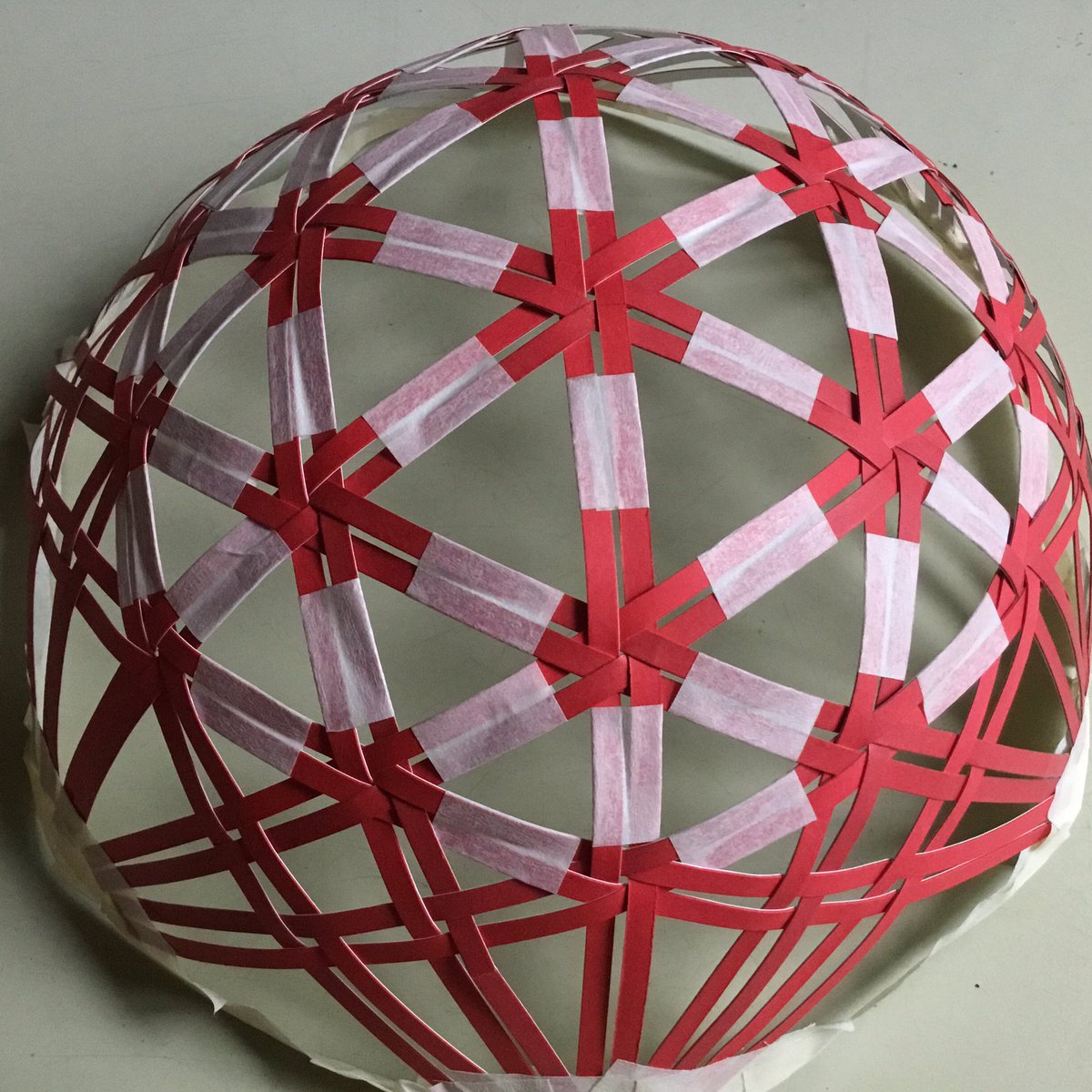 alisonmartin57's tweet photo. Comparing #surfacegeometry #basketweaving patterns on predefined target surface. Beam grids for nearly hemispherical #gridshells
Meshes with / without #singularities, edge constraint, distortions https://t.co/xfTXjoXqeB
