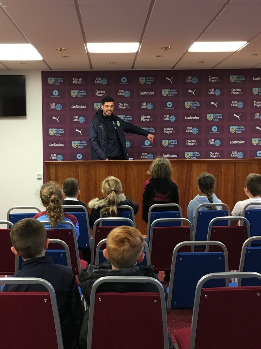 LancashireCU's tweet photo. Great evening at Turf Moor for @ScienceWeekUK with @BurnleyFC_Com coaches thank you to everyone involved the feedback was amazing! #circulatorysystem #heartpumping #BSW19 also 2 hours stamped in #PassportsToLearning #Graduation2019 here we come! https://t.co/pKz9srIuZd