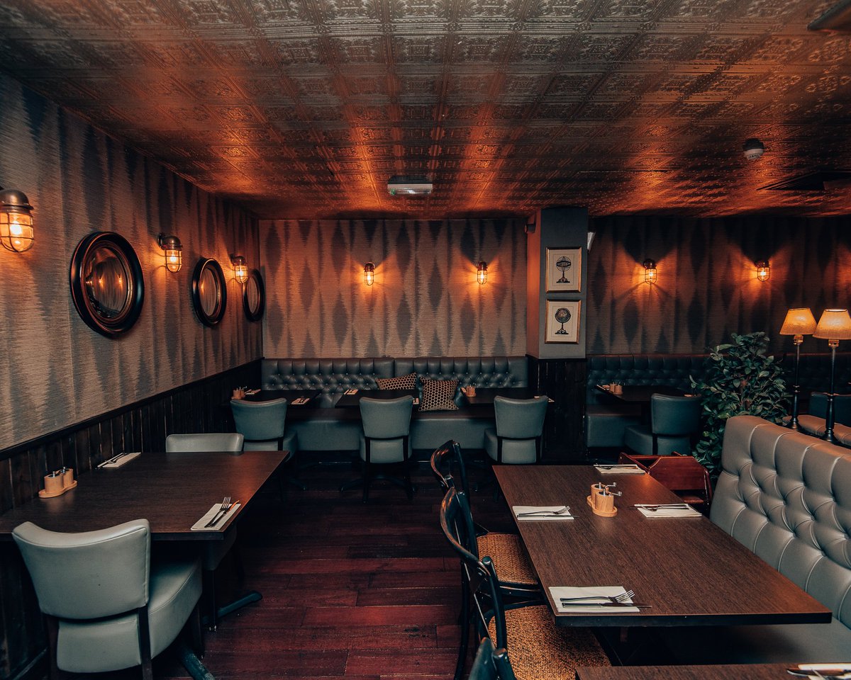 VOCLondon's tweet photo. It's Wednesday which means it's time for our £8 express lunch menu which runs every week until Saturday! Today you can expect some delicious Chargrilled Seabass in a cosy ambiance for an easy lunch break. 

#Londonbar #LondonBars #Kingscrossstation #islington #londonrestaurant https://t.co/e5OSKwflNm