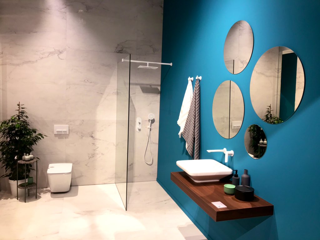Bathroomreview's tweet image. If you are looking for #completebathroomsolutions Jaquar are presenting the new Laguna Collection with bath, frameless shower, ceramic basins, WC, flushplate and faucets in a variety of colours and finishes. Hall 4.1 Booth J95 @JaquarGroup_UK #ISH2019 #ISH19
